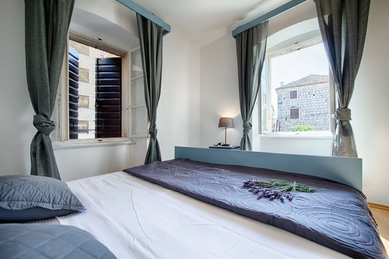 The bed and the windows, Nona Antonija apartment, Komiža