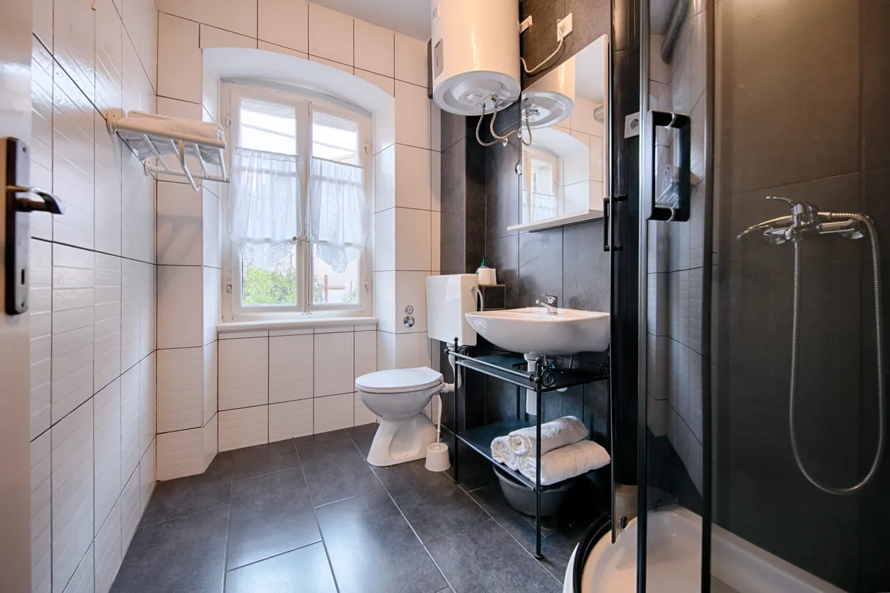 Bathroom, Nona Antonija apartment, Komiža