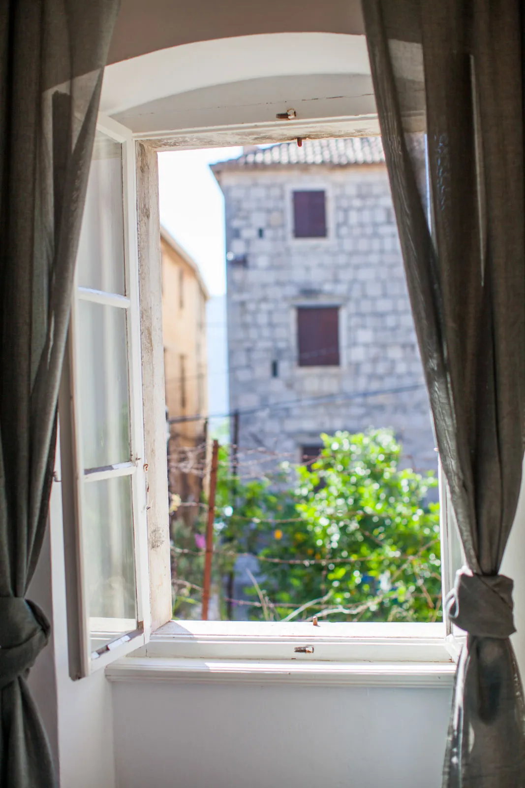 A window with curtains, Nona Antonija apartment, Komiža