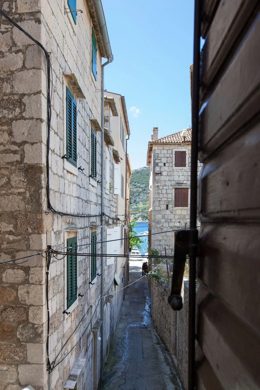 Un vicolo del centro storico, appartamento Nona Antonija, Comisa