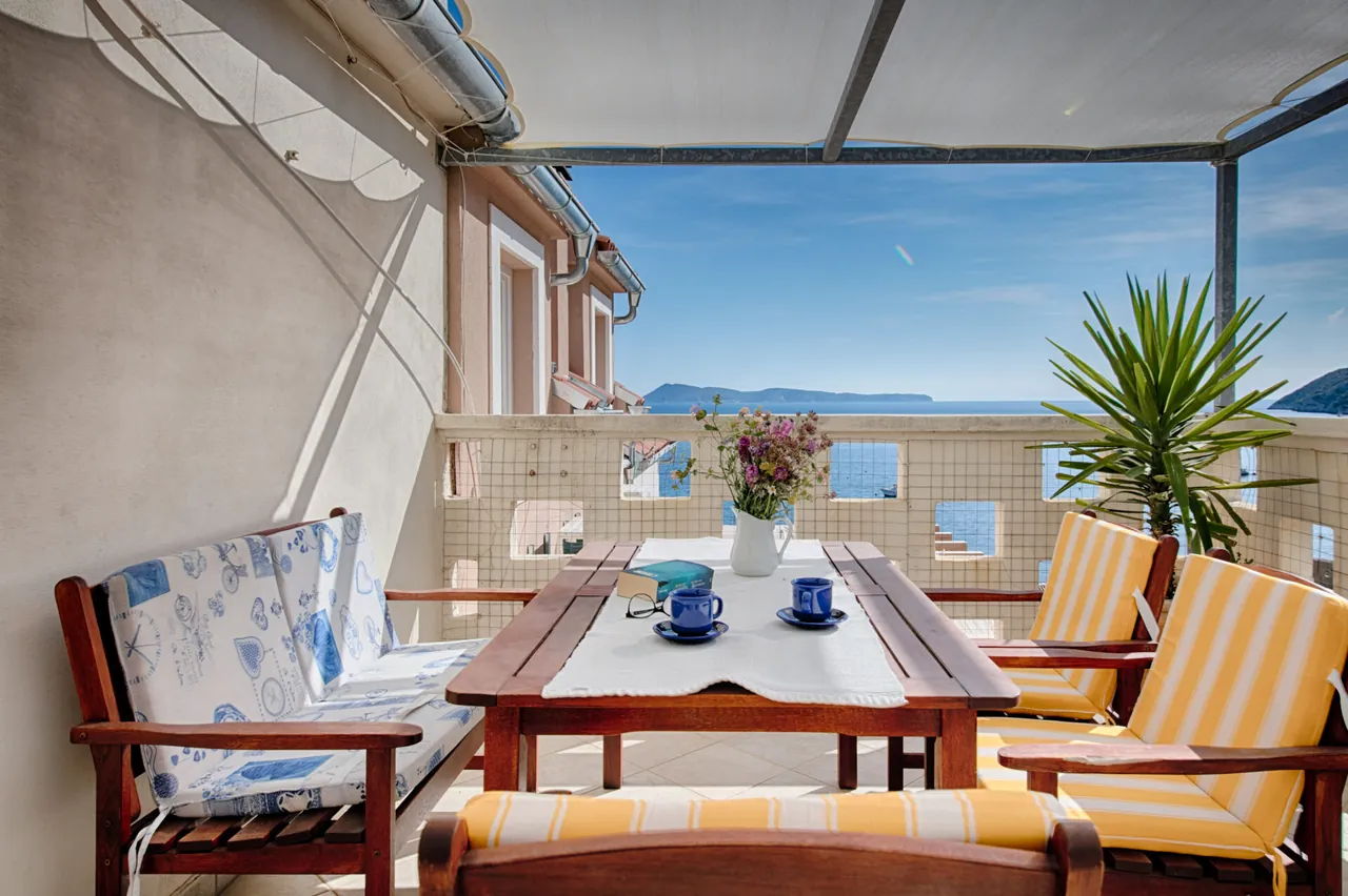 The covered roof terrace, Nono Andre apartment, Komiža