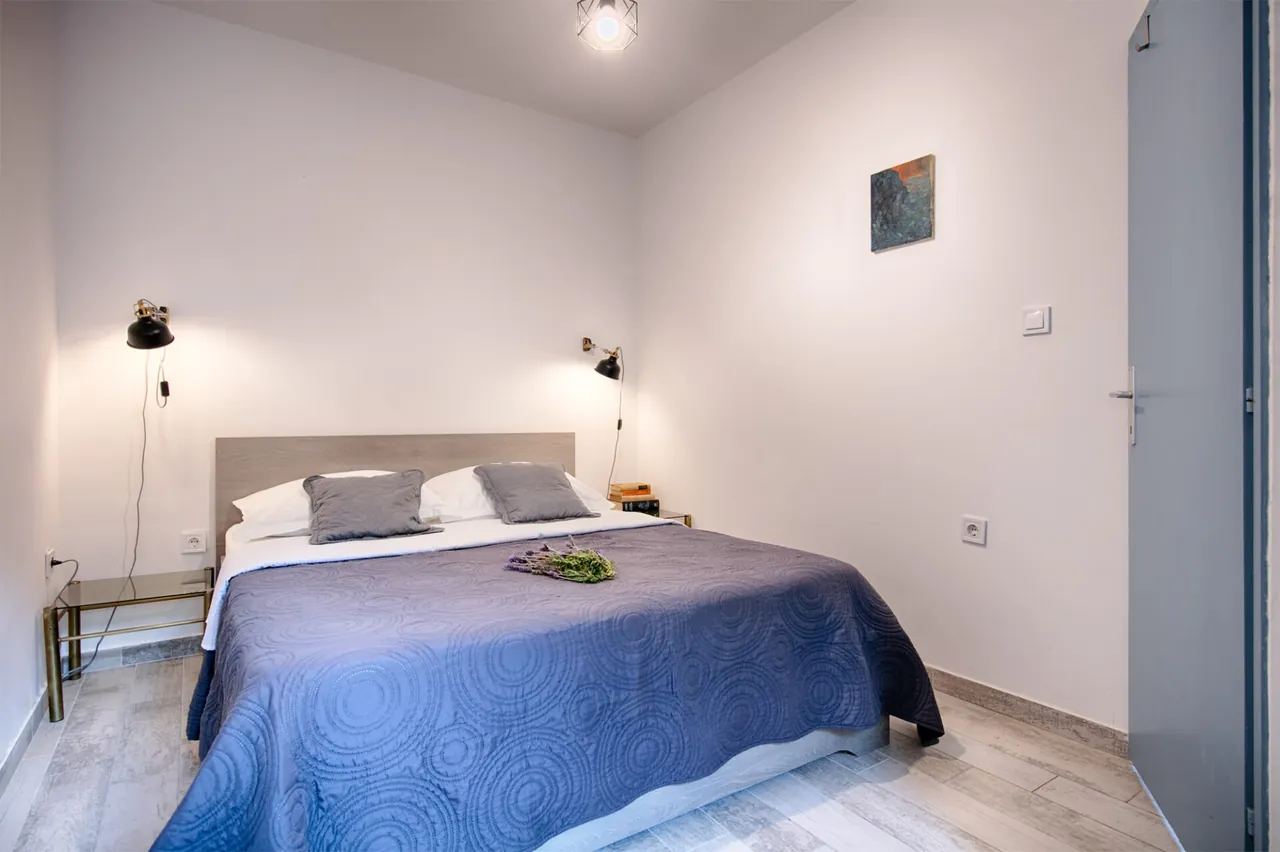 The bedroom and its door, Nono Miho apartment, Komiža