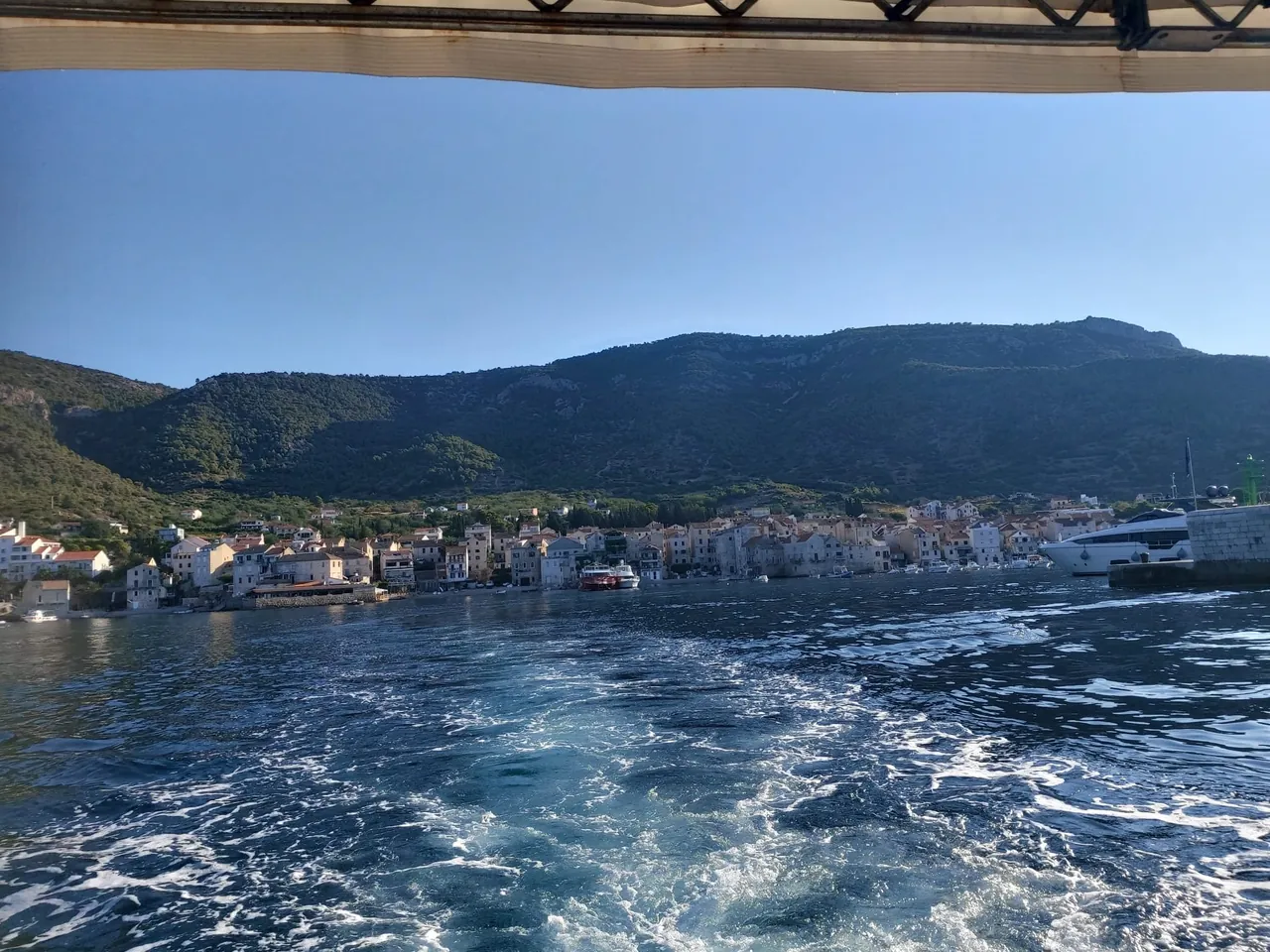 Komiža waking up